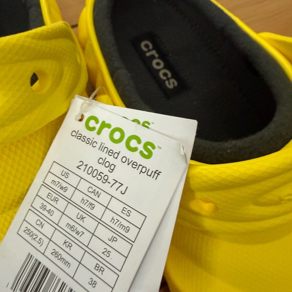 NWT Crocs Classic Lined Overpuff Clogs Lemon Yellow M7/W9 - Picture 2 of 7